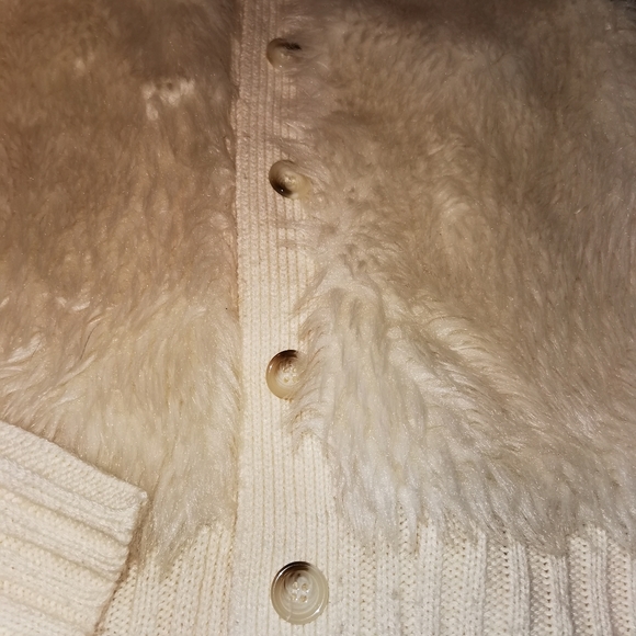Woman's sweater - Picture 3 of 4